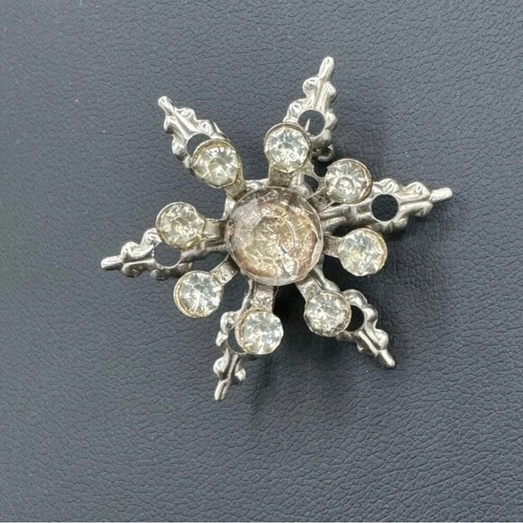 Jewelry - Vintage 1940s Starburst Snowflake Lapel Brooch